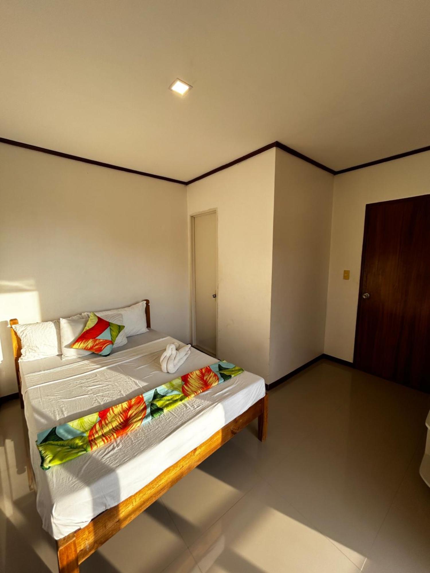 Brenmariel Tourist Inn Эль-Нидо Экстерьер фото